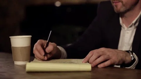 Businessman taking notes and writing down new ideas in cafe during break 库存影片 69157382