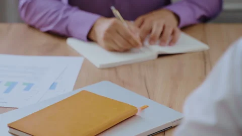 Businessman taking notes during a meeting at the office Vídeo Stock 339607221