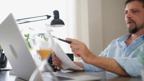 Businessman taking printed document from an office printer and read it seri.. 库存影片 341748805