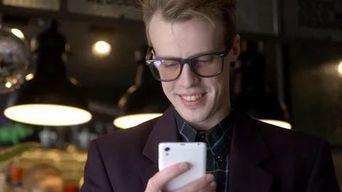 Businessman talking on loudspeaker in the cafe and looking for a signal Stockbeeldmateriaal 71407053