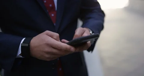 Businessman texting on a iPhone Stock-Footage 107607810