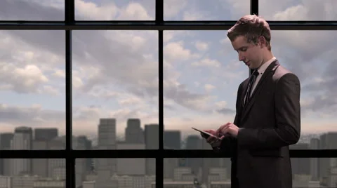 Businessman texting on mobile device in front of skyscraper view. Video stock 49204573
