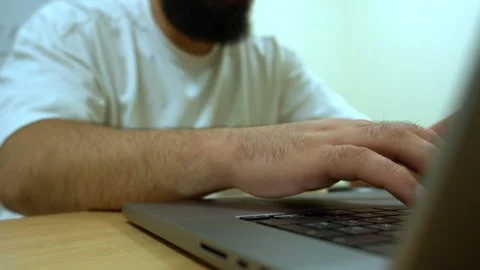 Businessman Typing on Laptop While Working at Office Desk 库存影片 341767749