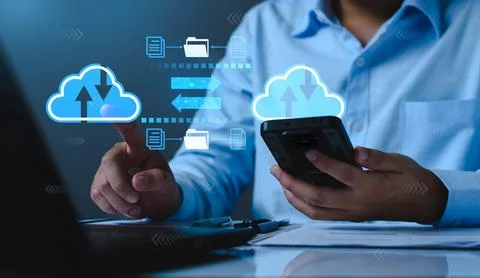 Businessman using cloud technology connect business data. Cloud computing d.. Foto stock