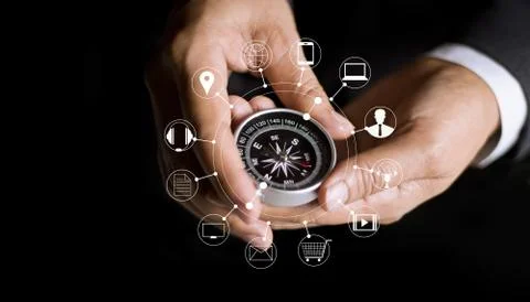 Businessman using compass finding online shopping and icon customer network Stockfoto's