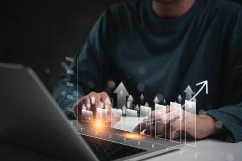 Businessman using computer to analyze stock trading data and report marketi.. Foto stock