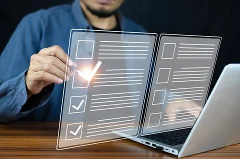 Businessman using computer for DMS documents management and ERP software fo.. Foto stock
