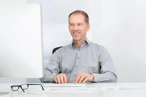 Businessman using computer Foto stock