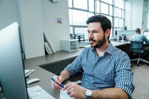 Businessman using computer 库存照片