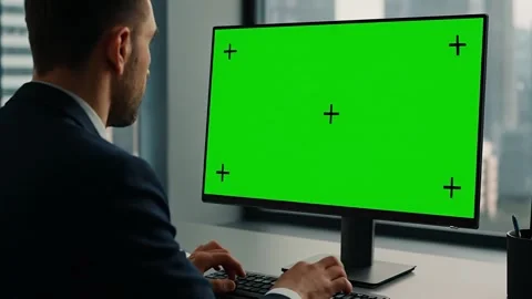 Businessman Using Desktop Computer with Green Screen 스톡 동영상 316247901