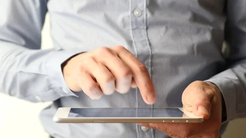 Businessman using a digital tablet computer, finger touching screen Vídeos de archivo 92251136