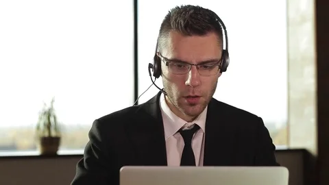 Businessman using headset to talk on the phone 動画素材 70096136