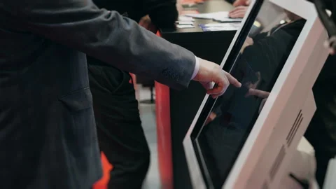 Businessman using interactive touchscreen kiosk at conference exhibition. Vídeo Stock 330216879