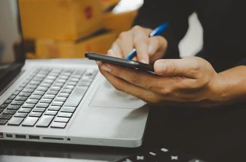 Businessman using mobile and computer laptop online shopping or digital marke Foto stock