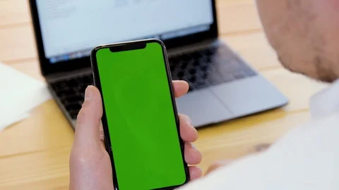 Businessman using mobile phone 스톡 동영상 112738223