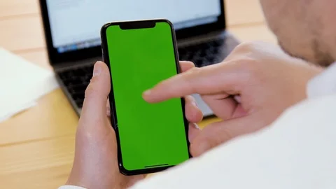 Businessman using mobile phone 스톡 동영상 113139574