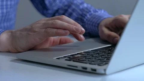 Businessman using notebook Video stock 85120546