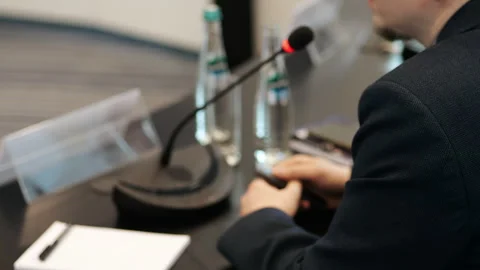 Businessman using presentation remote at conference table microphone. Vídeo Stock 347783826