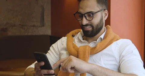 Businessman using Smartphone Stock-Footage 109150236