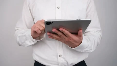 Businessman using tablet Stock-Footage 238935986
