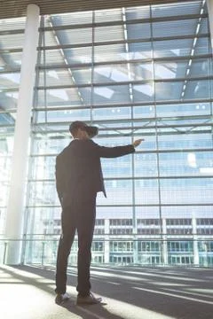 Businessman using virtual reality headset in a modern office building Fotos de archivo