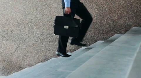 Businessman walking 库存影片 11664843