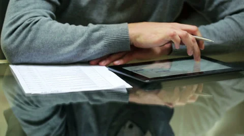 Businessman work on documents and tablet using pen. Vídeo Stock 36899326