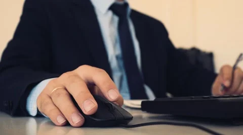 Businessman working at the computer. Видео 67603796