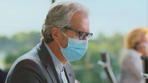 Businessman working on computer Stock-Footage 164694675