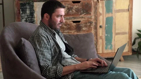 Businessman working on computer Stock Footage 167342874