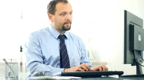 Businessman working on computer HD Stock Footage 7745758