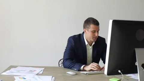 Businessman working at the computer in the office 動画素材 107942610