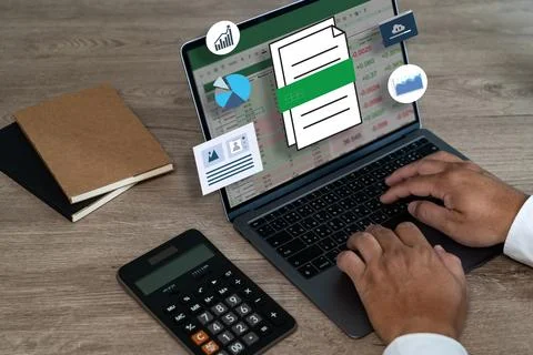 Businessman working with data and graphs in spreadsheet documents for onlin.. Foto stock