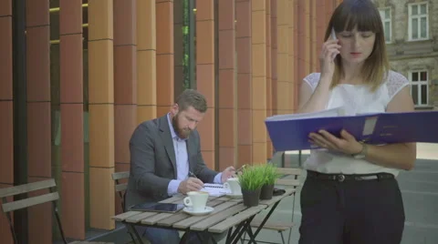 Businessman working with documents, drinking coffee. Steadicam shot. Vídeos de archivo 65333130