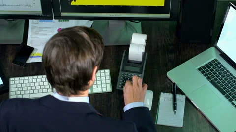 Businessman working fast 스톡 동영상 210615678