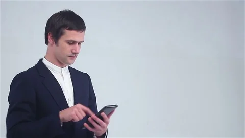 Businessman working on tablet Stock-Footage 72794790