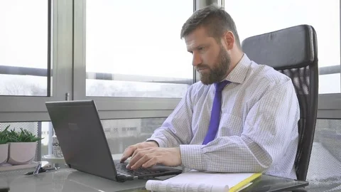 Businessman working, typing on laptop computer, drinking coffee in office Vidéo 73169234