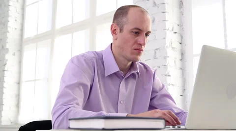 Businessman Writes a Letter Vidéo 68333269
