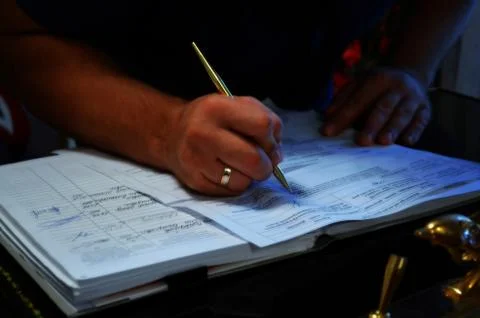 Businessman writing in a document. Focus on the tip of the pen Foto stock