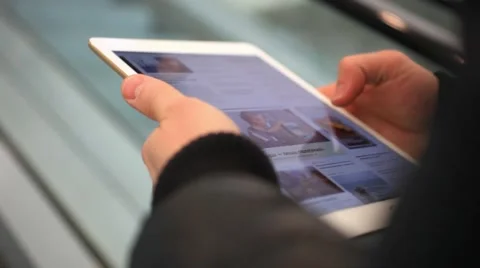 Businessmans hands using digital tablet in the shopping mall. Close up.  HD Vídeos de archivo 47460496