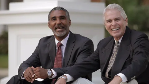 Businessmen laughing. 库存影片 88370938