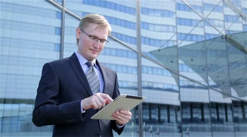 Businessmen using digital tablet computer touchscreen 動画素材 68055623