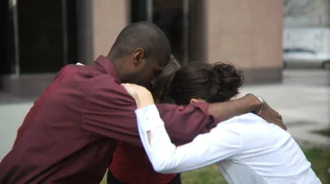 Businesspeople in huddle Vidéo 32707222