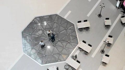 Businesspeople with tablet computer staying in the middle of glass construction Видео 100904942