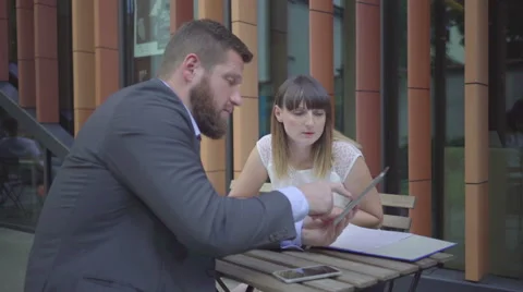 Businesspeople working with documents and tablet. Outdoor. Steadycam shot. Vídeo Stock 65354951