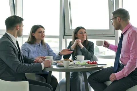 Businesspeople working on tablet while having lunch Stock-Footage 50746747