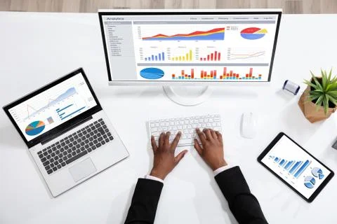 Businessperson Analyzing Statistics On Computer Screen Stockfoto's