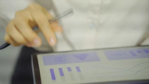Businesswoman trader using a tablet to analyze growth charts Видео 320536600