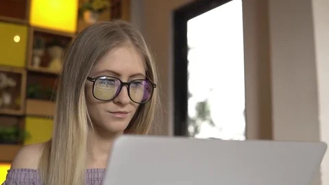 Businesswoman using computer Stock Footage 83943120