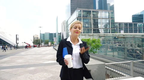 Businesswoman using a mobile phone Video stock 67534053